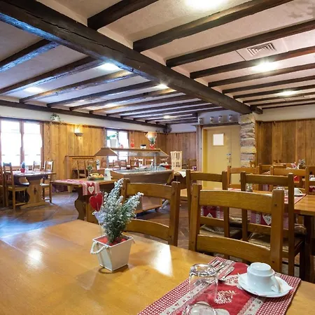 ホテル Relais D'issenheim Table D'hotes 3*